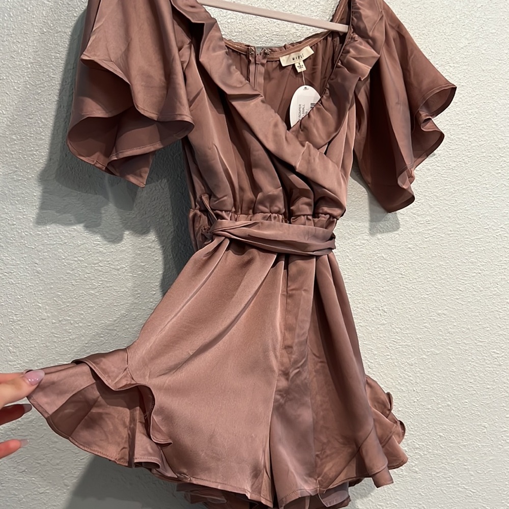 Ruffled romper - Picture 2 of 4